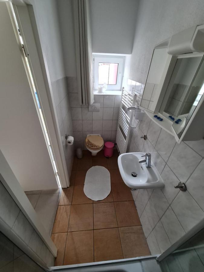 Hotel Zur Seerobbe クックスハーフェン エクステリア 写真