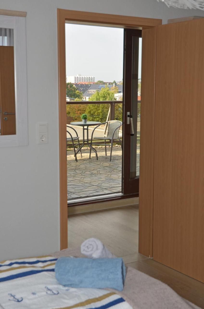 Hotel Zur Seerobbe クックスハーフェン エクステリア 写真