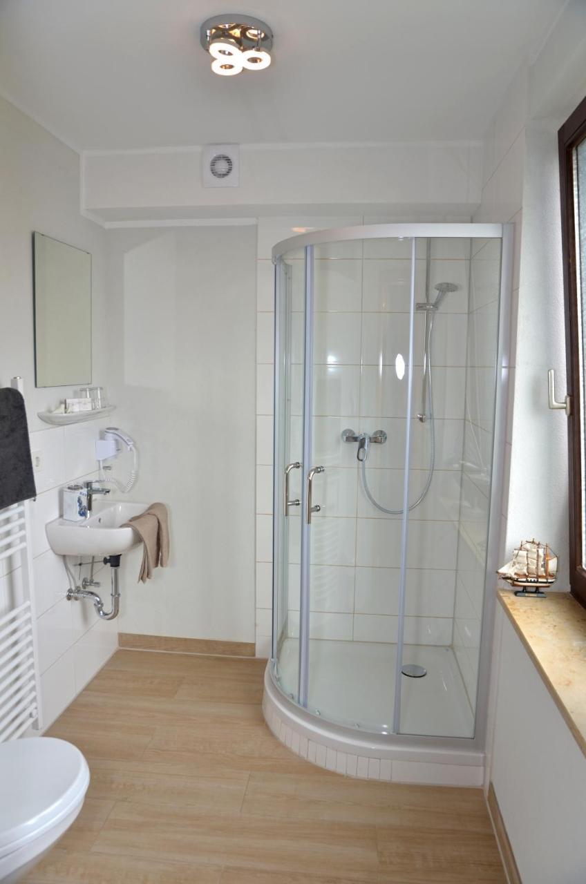 Hotel Zur Seerobbe クックスハーフェン エクステリア 写真