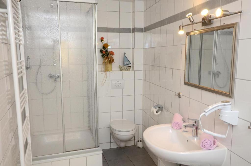 Hotel Zur Seerobbe クックスハーフェン エクステリア 写真